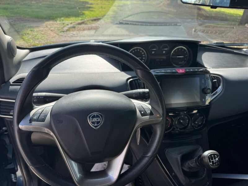 Lancia Ypsilon benzina ibrida usata - Autosud Acquaviva delle Fonti - foto 5