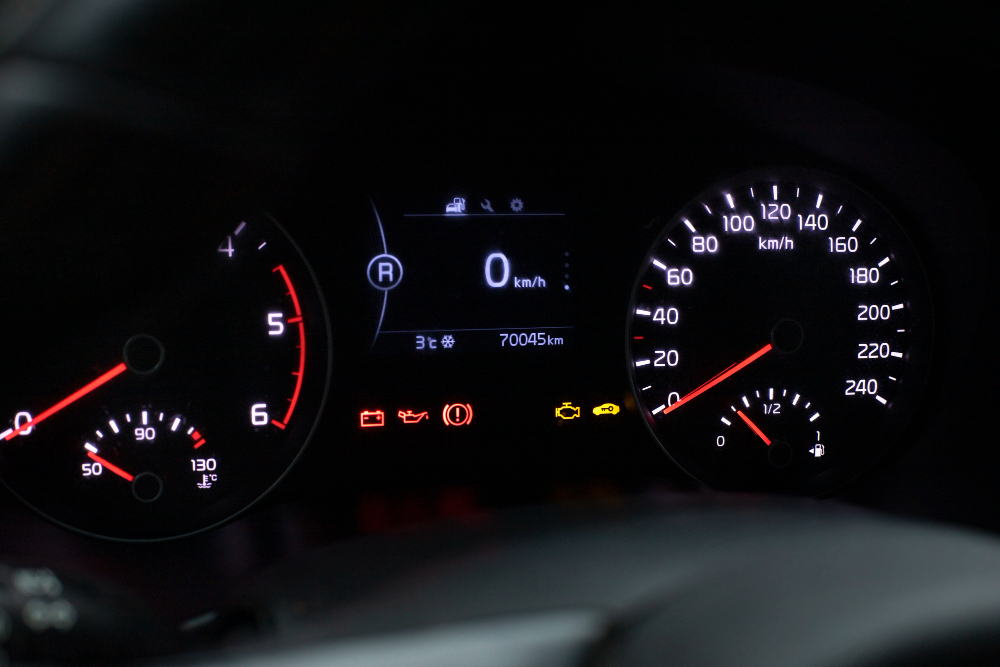 Spia motore accesa: cosa significa e quando preoccuparsi davvero